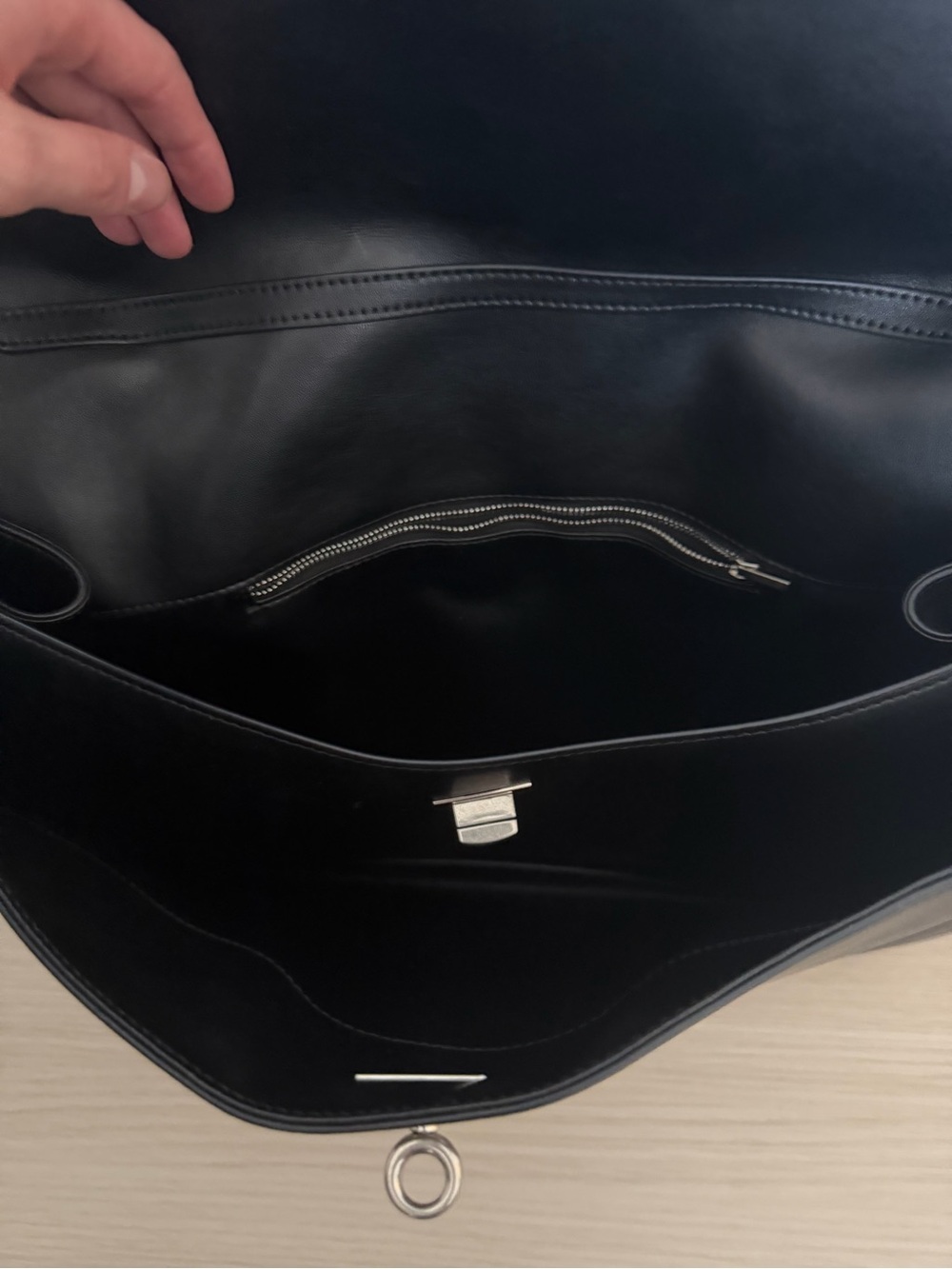 Classic Black Leather Shoulder Bag - Elegant Everyday Tote - Picture 7 of 8